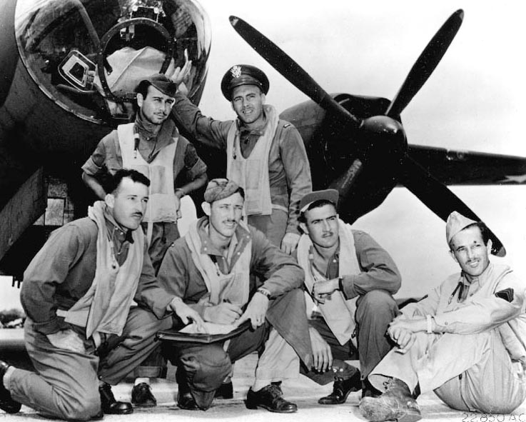 3-b-36-bomber-crew_f022850
